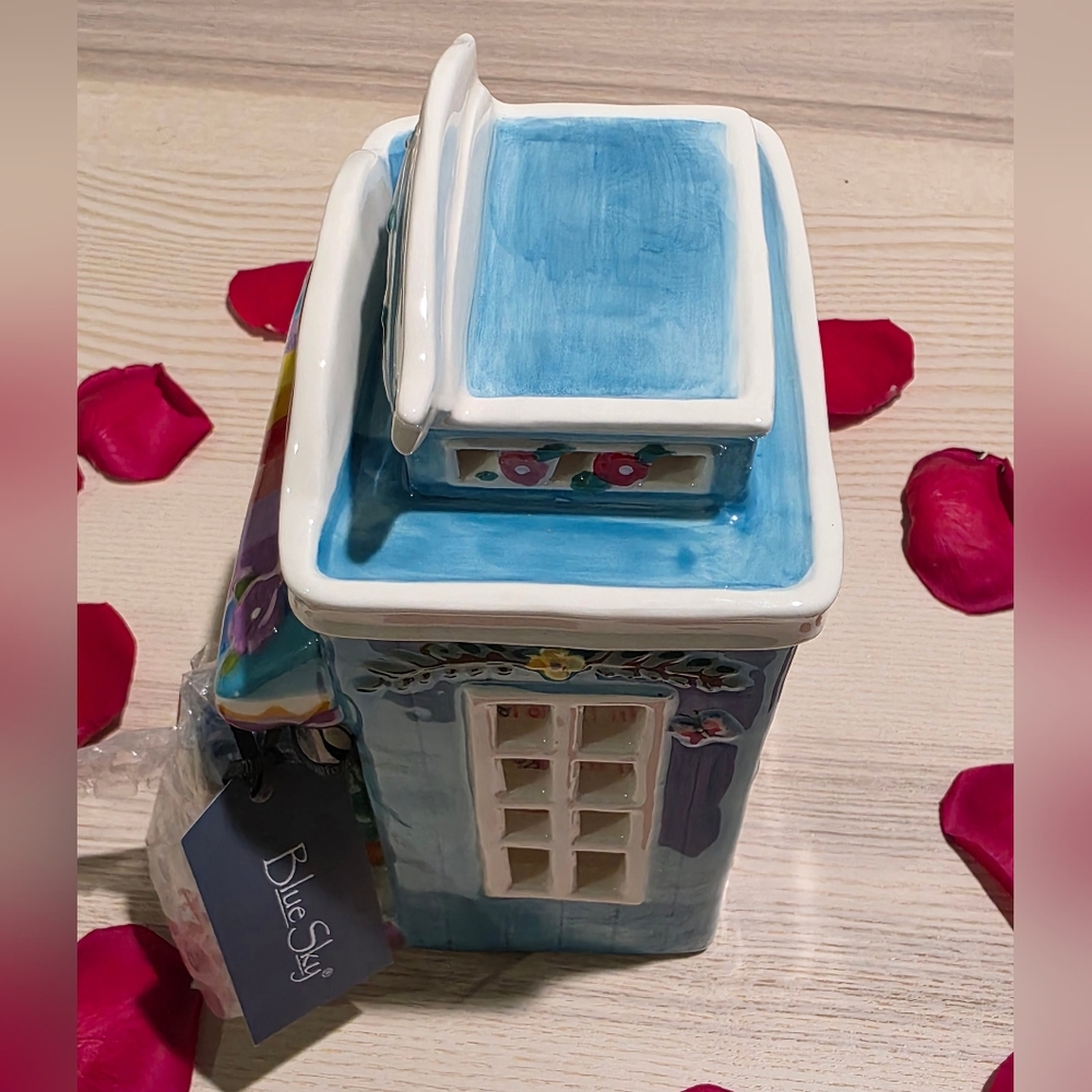NWT Sanrio Hello Kitty Ceramic Floral Garden Shop Candle House - Picture 14 of 15